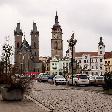 Apartman V Centru Na Velkem Namesti Hradec Kralove Exterior foto