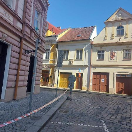 Apartman V Centru Na Velkem Namesti Hradec Kralove Exterior foto