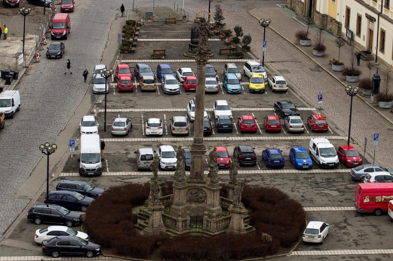 Apartman V Centru Na Velkem Namesti Hradec Kralove Exterior foto