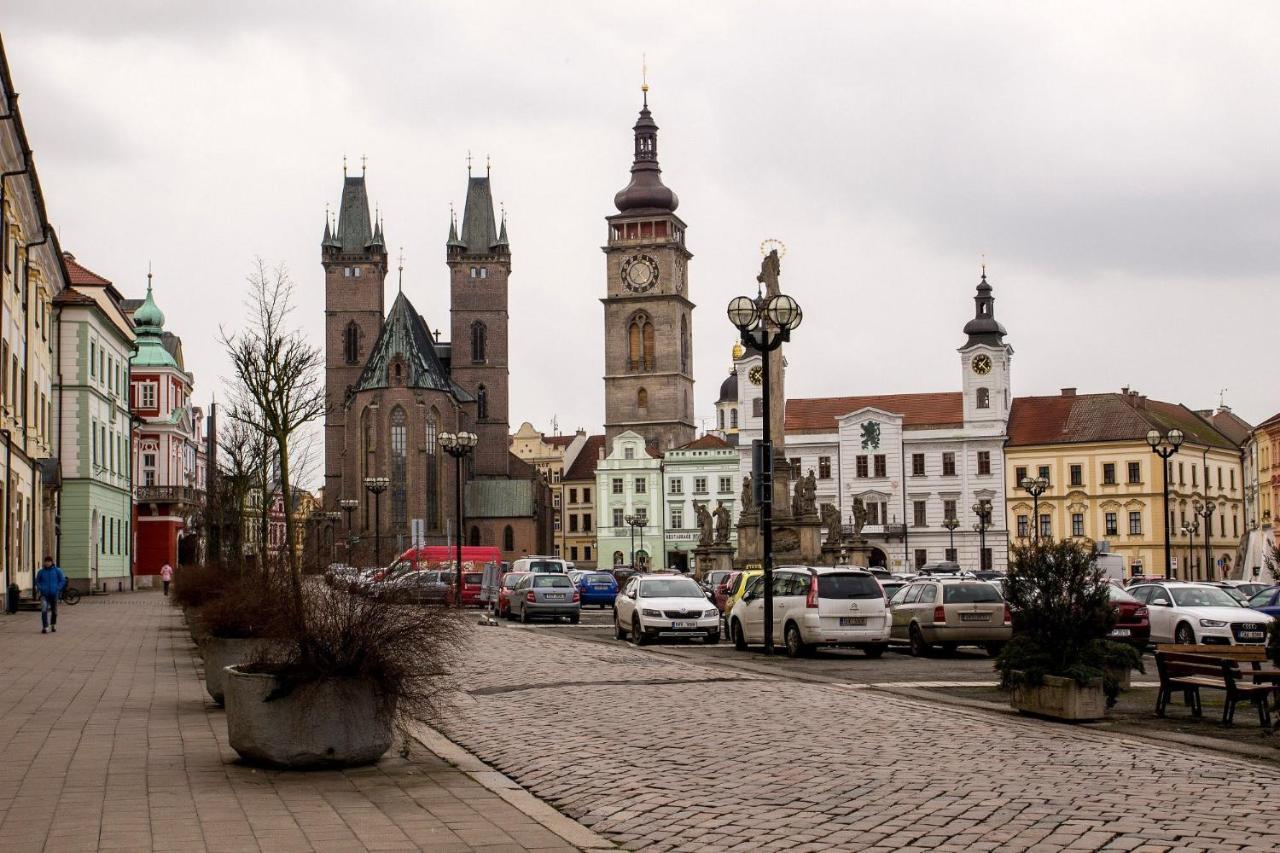Apartman V Centru Na Velkem Namesti Hradec Kralove Exterior foto