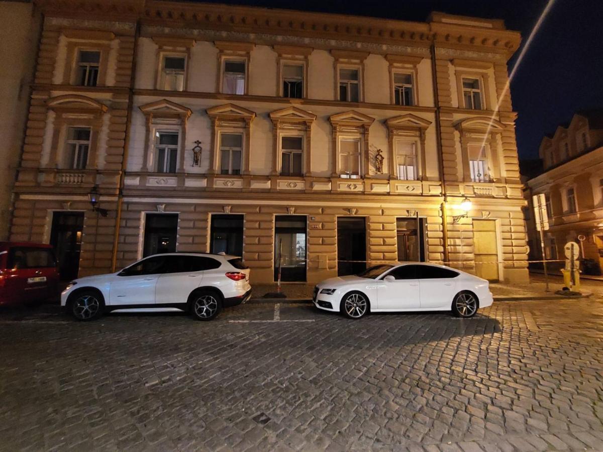 Apartman V Centru Na Velkem Namesti Hradec Kralove Exterior foto