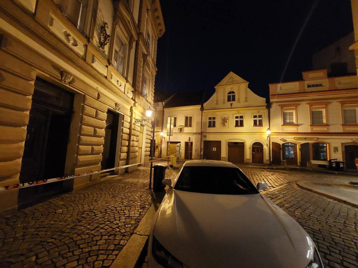 Apartman V Centru Na Velkem Namesti Hradec Kralove Exterior foto