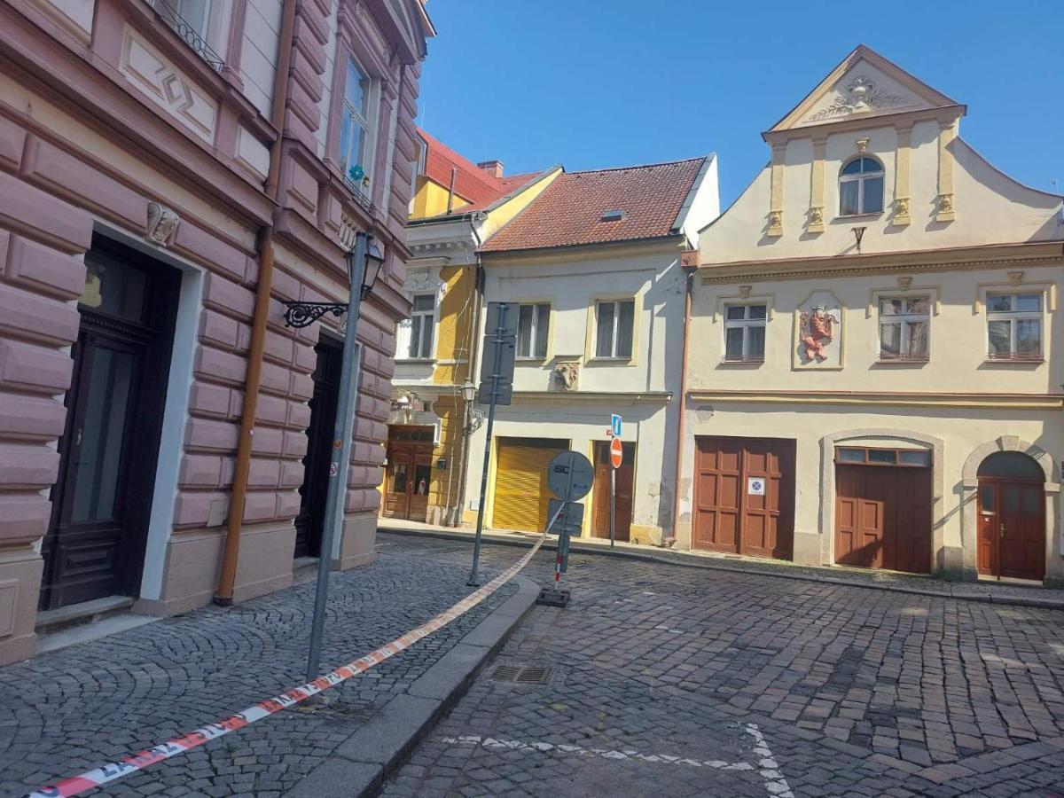 Apartman V Centru Na Velkem Namesti Hradec Kralove Exterior foto