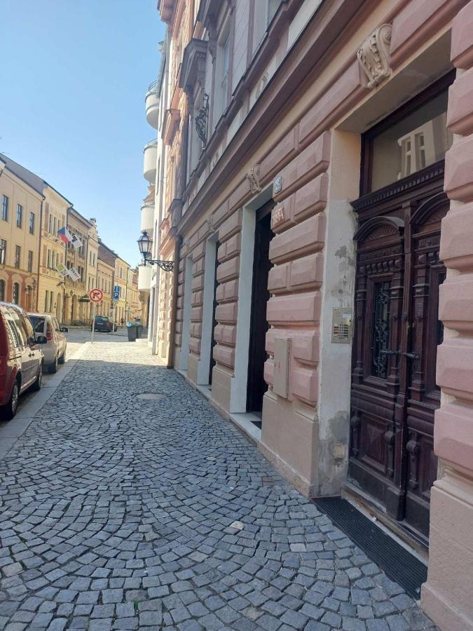 Apartman V Centru Na Velkem Namesti Hradec Kralove Exterior foto